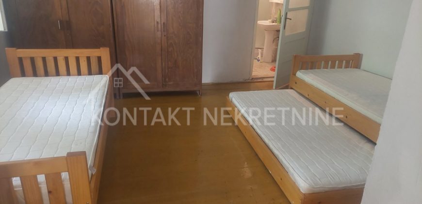 Porodična Kuća 180 m² – Odlična Lokacija, Uveden Gas