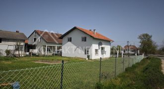 Prostrana Porodična Kuća Sa Dvorištem – Donji Petrovci