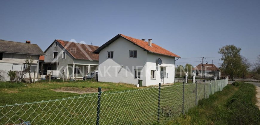 Prostrana Porodična Kuća Sa Dvorištem – Donji Petrovci