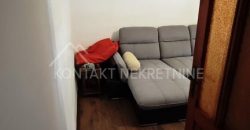 Višefunkcionalna Nekretnina U Vrdniku – Tri objekta, Idealno Za Život I Izdavanje