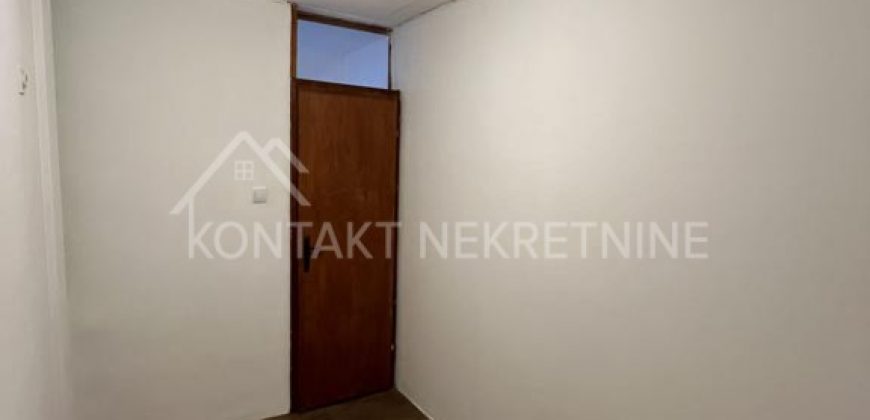 Jednoiposoban Stan Kod Doma Zdravlja – Odlična Lokacija