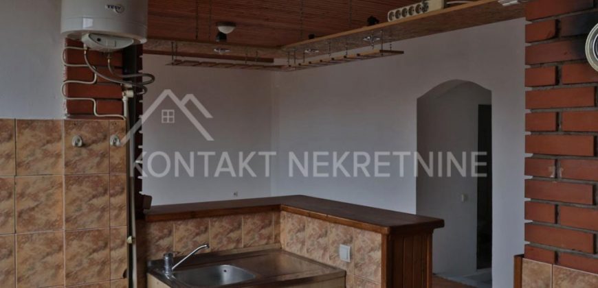 Jednoiposoban Stan Kod Doma Zdravlja – Odlična Lokacija