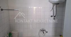 Dvojna Kuća Sa Dvorištem – Funkcionalan Dom U Blizini Vrtića
