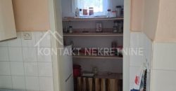 Dvojna Kuća Sa Dvorištem – Funkcionalan Dom U Blizini Vrtića