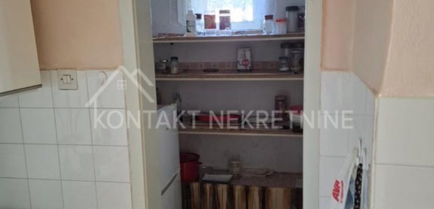 Dvojna Kuća Sa Dvorištem – Funkcionalan Dom U Blizini Vrtića
