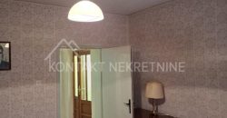 Dvojna Kuća Sa Dvorištem – Funkcionalan Dom U Blizini Vrtića