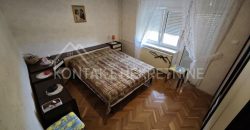 Prostrana Porodična Kuća Sa Uređenim Dvorištem I Pogledom Na Frušku Goru