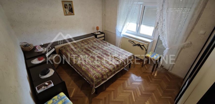 Prostrana Porodična Kuća Sa Uređenim Dvorištem I Pogledom Na Frušku Goru