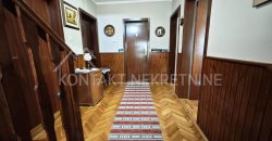 Prostrana Porodična Kuća Sa Uređenim Dvorištem I Pogledom Na Frušku Goru