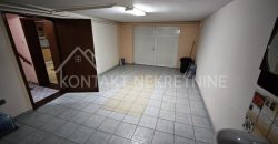 Prostrana Porodična Kuća Sa Uređenim Dvorištem I Pogledom Na Frušku Goru