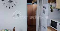 Kompletno Nameštena Prizemna Kuća Sa Uređenim Dvorištem U Ašanji