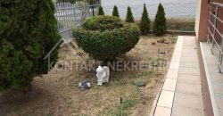 Kompletno Nameštena Prizemna Kuća Sa Uređenim Dvorištem U Ašanji