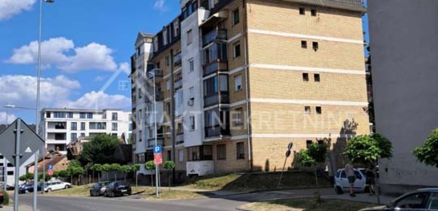 Dvosoban Stan U Centru Rume, Dvorišno Orijentisan!